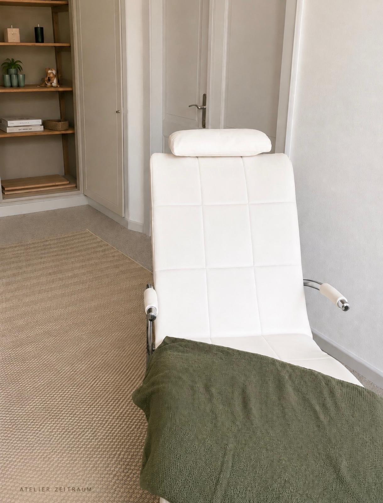 Ruhiger Behandlungs- und Hypnosebereich im Atelier Zeitraum